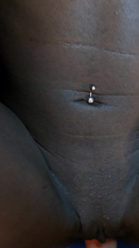黒檀のモデルの彼女とセックスして、彼女の顔に精液をかける