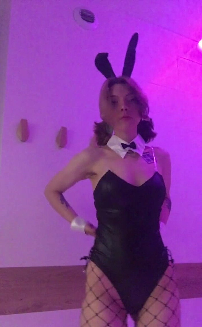 Soft Vulgar: ついにウサギの衣装が手に入れたよ。僕みたいな小さなお団子が欲しい?