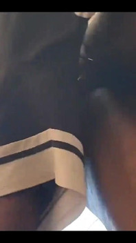 Nimi au gros cul se fait surprendre en train de se masturber