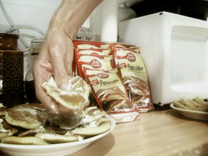 DARVASEX: Funny Food - MILF Rubia 3_busty Disfruta De Un Chorreo De Leche...