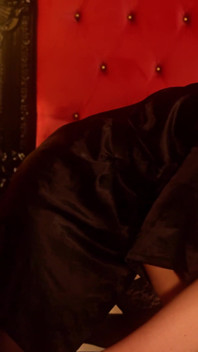 Une vampire lesbienne sexy transforme une blonde hétéro