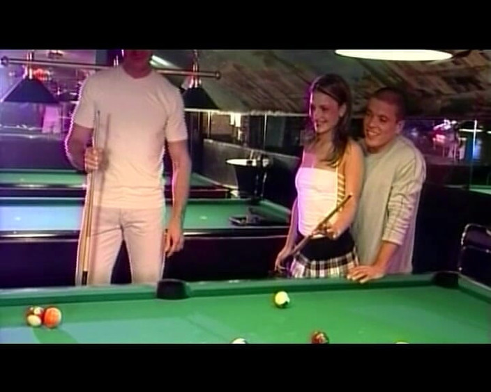 American Hardcore xxx: Trio gioca a biliardo e poi entrambi si scopano il...