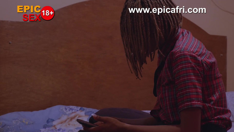 Epicafri: Lesbisches college-teen stiehlt den dildo der stiefmutter und fickt sich,...