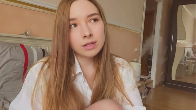 Loly Lola: Beautiful Girl's Pussy Throbs and Cums