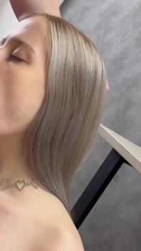 Jestem doprowadzony do orgazmu i zerżnięty w analny piesek podczas oglądania hentai