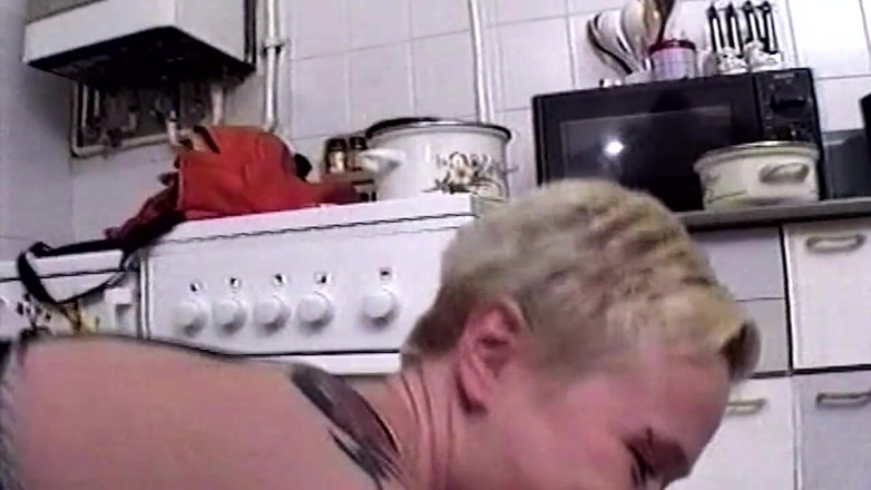 ORGASMX: Rubia nena garganta profunda palpitante polla mientras chorrea por todas...