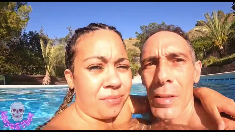 Mayay Thor X: プールの中と私のマンコの中でおいしい中出し