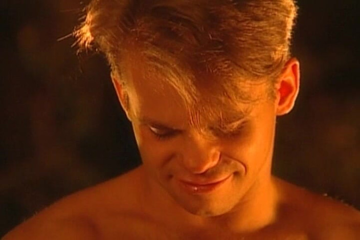 THAGSON RETRO: Buitenshuis poesje likken en diep stoten tot druipend nat