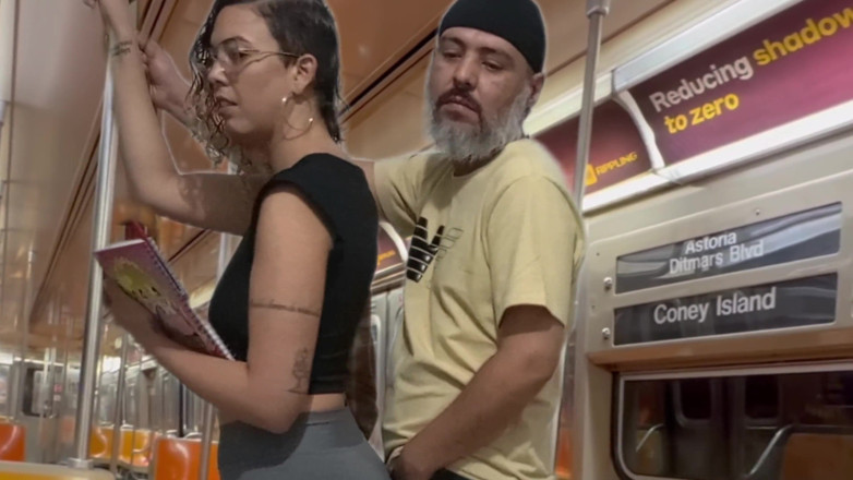 Gabi SweetCouplesStories: Chica estudiante se corre en el metro de Nueva York