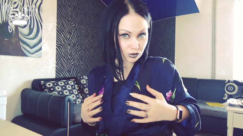 Goddess Misha Goldy: Silver lips tease
