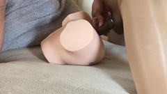 Manpicdeathmatch: Kissenhumping