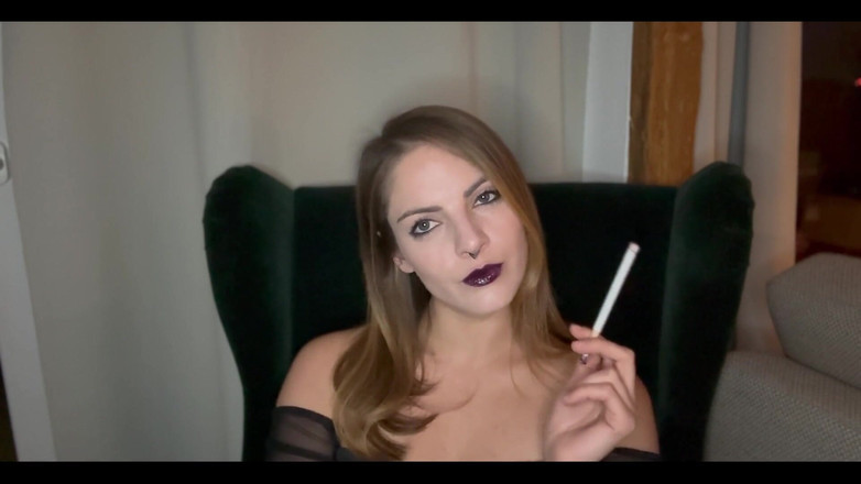 Naughty Natascha: Kouření sexy