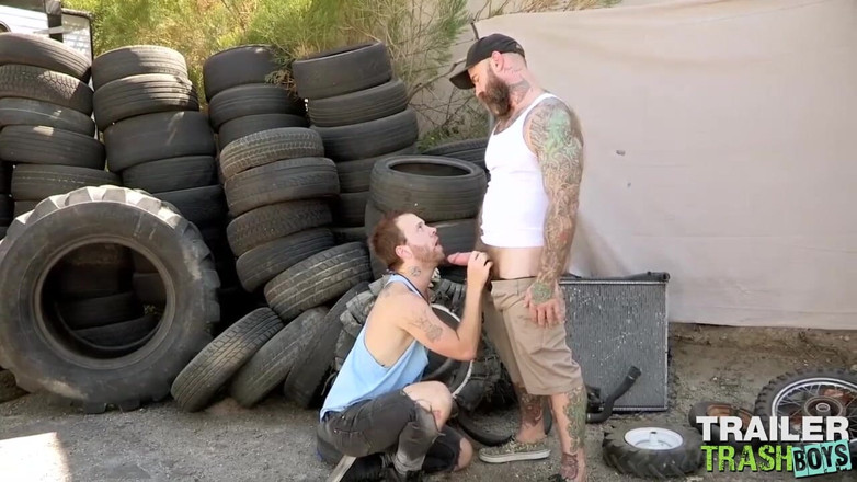 Trailer Trash Boys: Trailertrashboys - Beaux Morgan Jack Dixon'ı baştan çıkarıp sakso çekiyor
