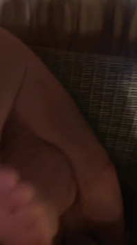 Les aventures en Thaïlande continuent : une femme invite un mec à se faire baiser sur le balcon, éjaculation sur le visage, quickie