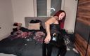 Nina Devil 666: Meine muschi in Latex-leggings und Patentlederstiefeln fingern!