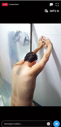 Ho fatto una doccia sul livestream e ho guadagnato alcuni follower giocherellona
