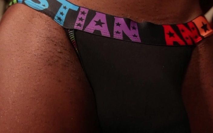 Vanniall: Femboy rucha swoją małą dupę otwartą z dużymi dildami