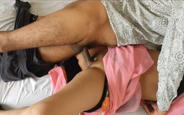 Sagita Sharm: Beautiful Wife Fucking with Pizza Delivery Boy!