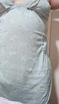 샤워하는 Nicole의 뚱뚱한 엉덩이와 귀여운 젖탱이