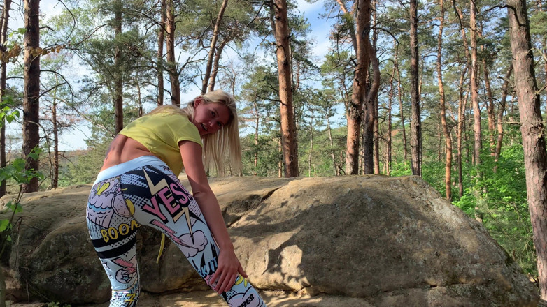 Claudia Macc: Pisse dans la nature
