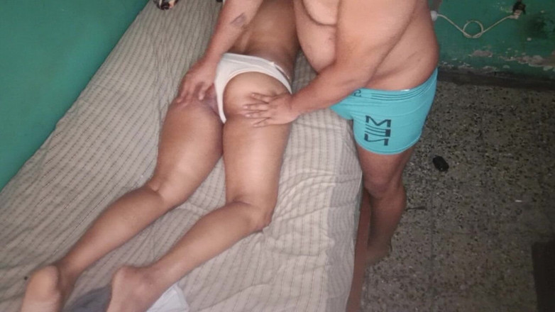 BigassMILF40: Massaggio cremoso per una milf provocante bruna con un culo...