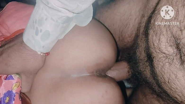 Desisexycpl123: 隣人の男が夫がいない時にセクシーなプリヤとセックス