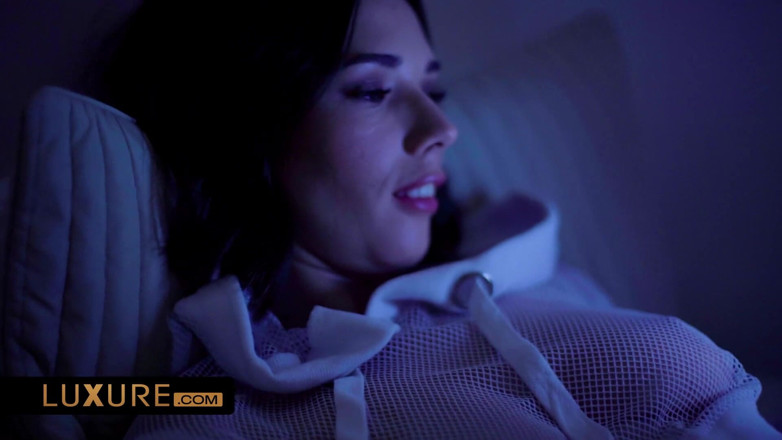 Luxure: Ginebra Bellucci och Eve Sweets sexsemester