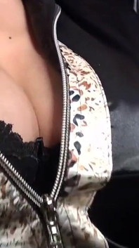 Sublieme milf met grote tieten anaal geneukt en klaarkomen op tieten in pov voor sextape