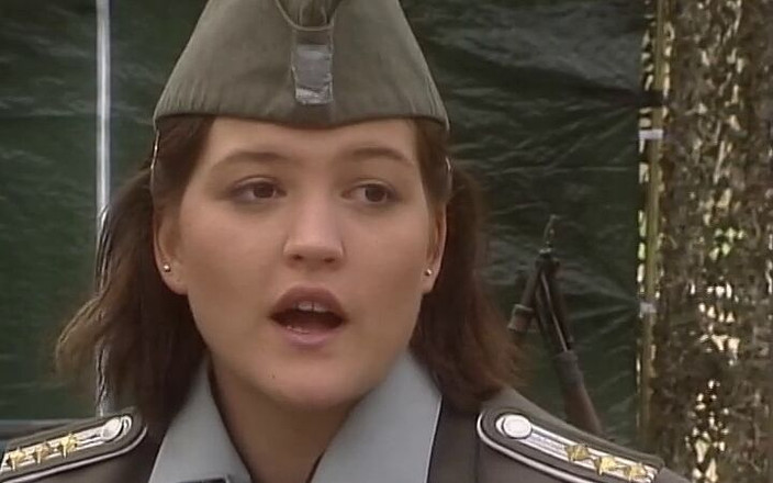 Magmafilm: Sex militar în vaginul unei soldat femei
