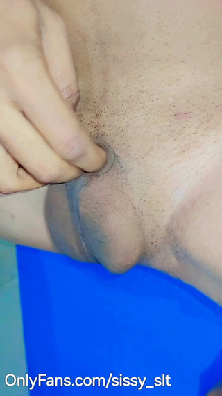 Sissy Bisexual: Kleinste Lul Ooit Mietje Femboy Masturbeert En Pist