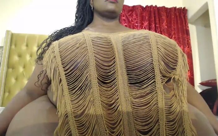 Legendary Booty Overdose: La bbw nera munge le sue tette e si masturba
