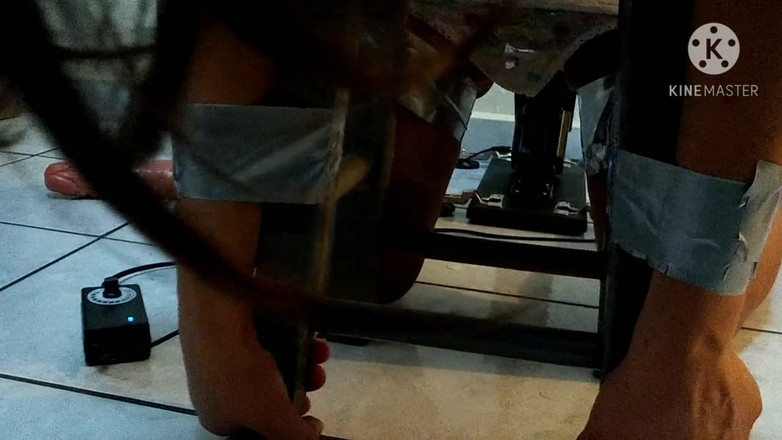 Traviezisha: Покорного сисси раба связали и трахнули машиной. Задницу сисси пробурили машиной.