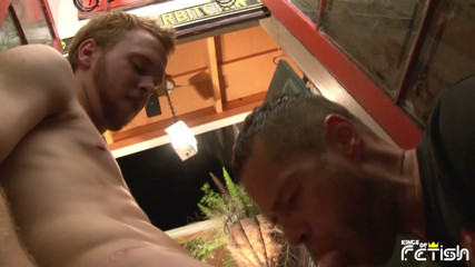 Gay Diaries: Kontol berbulu cewek kembar sange rambut pirang disepong kontol dalam...