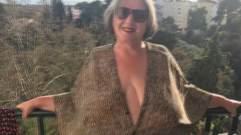 Chris44G: Chris44g, gros seins flasques