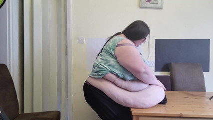SSBBWLadyBrads: Brzuch ważą się z boku
