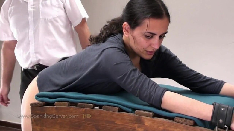 Spanking Server: Yasmeena whipped in prison