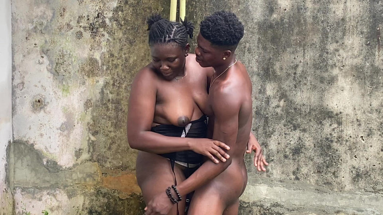 Creamyshuga: Ela cavalga naquele pau grande tão bem