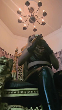 Sheela Sinner La Gigantessa Che Schiaccia La Schiava Delle Pulizie Con Il Tacco a Banana Parte 1