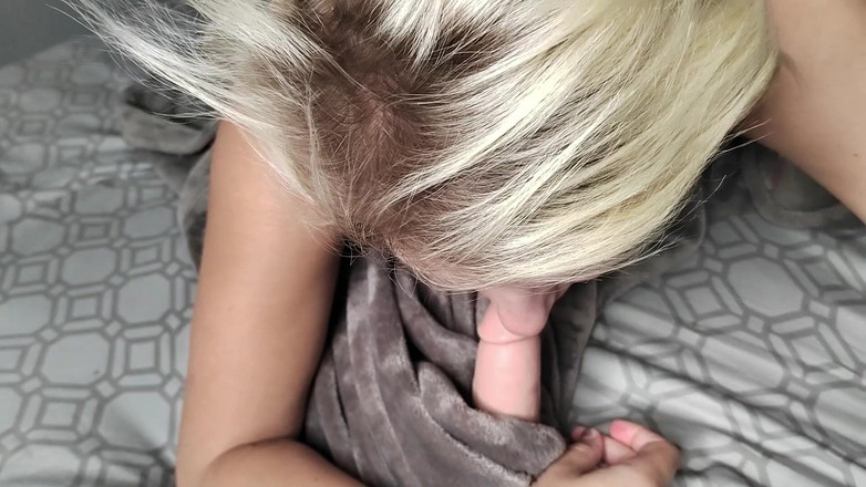domslutfucker: Hete blonde ochtendseksfantasie, pov dildo zuigen en neuken