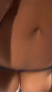 Interraciale porno met Sara Jay, een sletterige milf met grote borsten en een geschoren poesje wil een grote zwarte lul in haar geile poesje