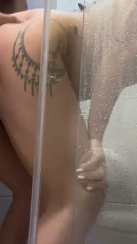 ¡madrastra Comparte Ducha Con Hijastro! - Porno En Español