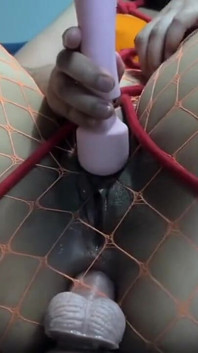 벨마는 절정에 이를 때까지 스스로에게 쾌감을 준다 / 아스타리오스