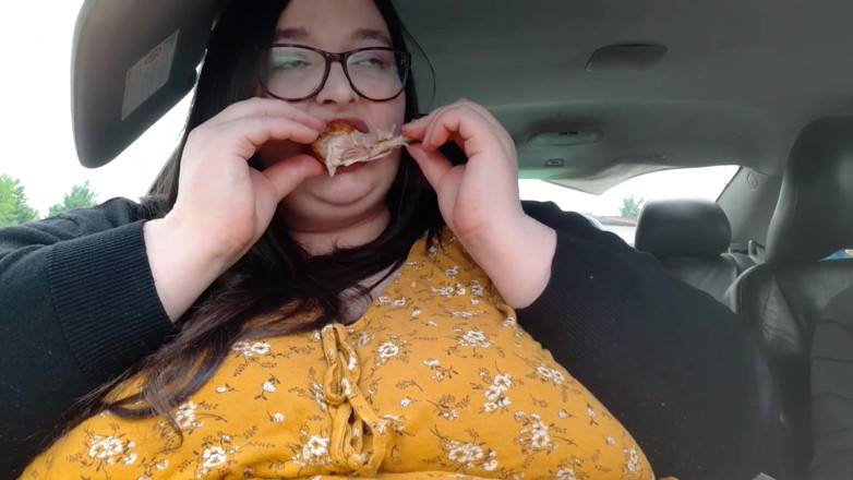 SSBBWLadyBrads: Bella donnona ssbbw indulgia nella leccata di dita di kfc