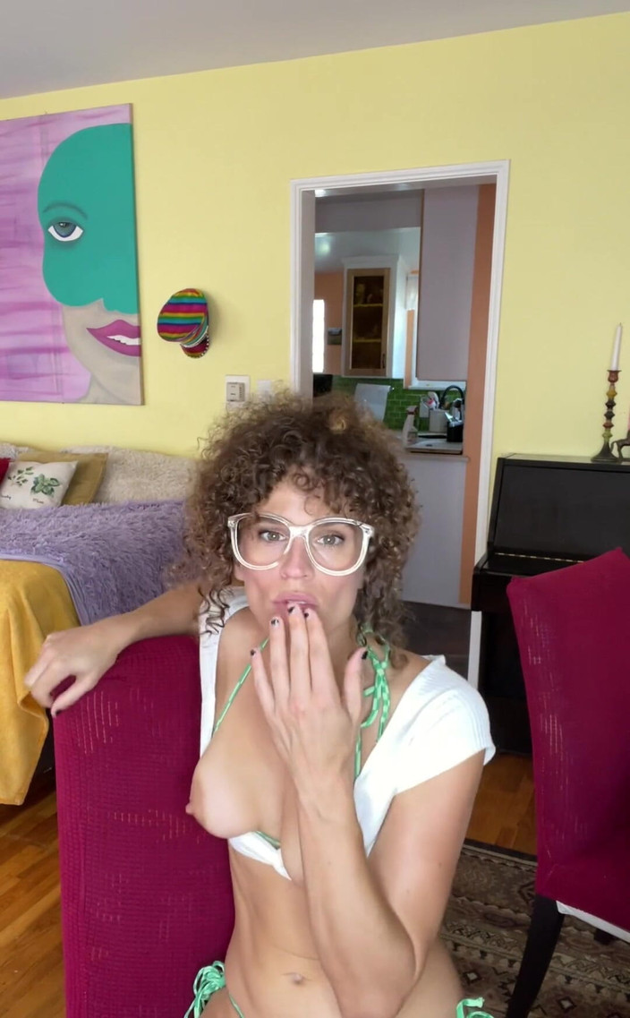 VibeWithMommy: 새엄마 JOI는 항상 너에게 호감을 가졌다고 고백해! 내 달콤한 소년 안녕! 나는 고백해야한다 ... 나는 항상 너에게 큰 호감을 가졌다! 나는