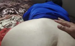 O marocană este futută de managerul soțului ei și îi spune să nu vină înăuntru