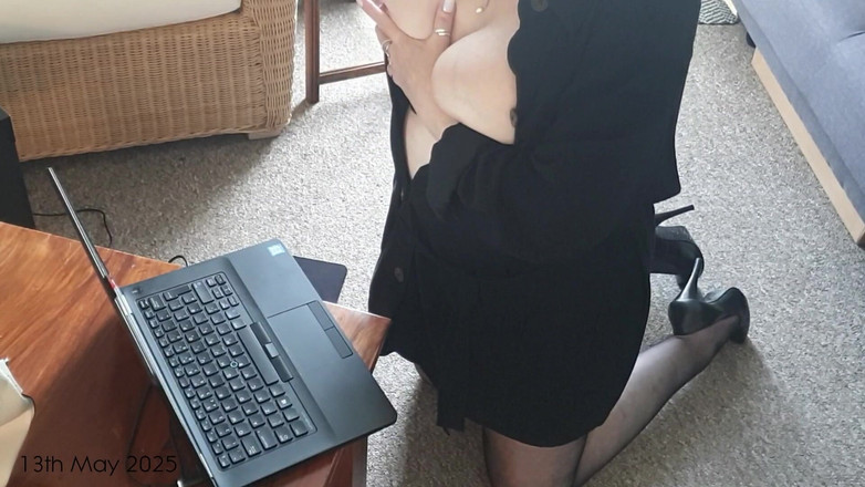 Movies by Louise: Pantyhose Flash