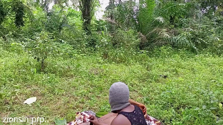 Zion: बड़े काले लंड और खूबसूरत विशालकाय महिला के साथ अफ्रीकी स्थानीय चुदाई