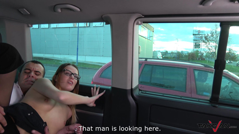Take Van: Sexy sekretářka přesvědčila, aby šukala v dodávce s nadrženým cizincem