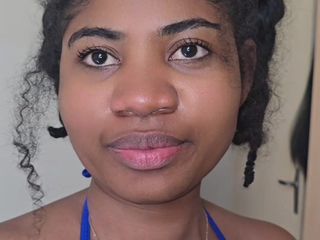 My nice tits: Teen ebano mostra le sue tette