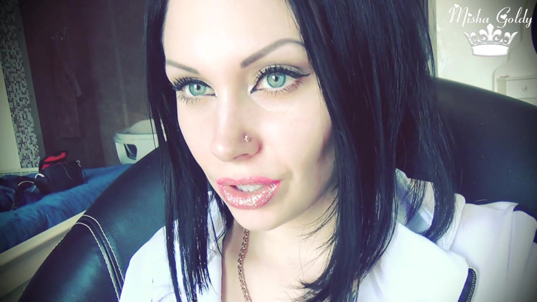 Goddess Misha Goldy: Narguilé fumando e fetiche por batom